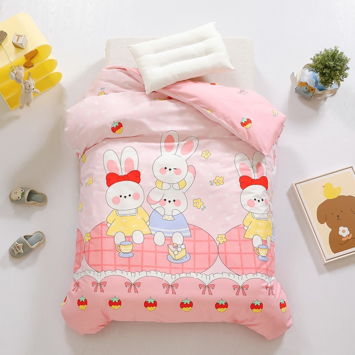 91家纺网 家纺一手货源 找家纺 鱼宝 2025新款全棉幼儿园套件 三件套—童真系列 乖乖兔