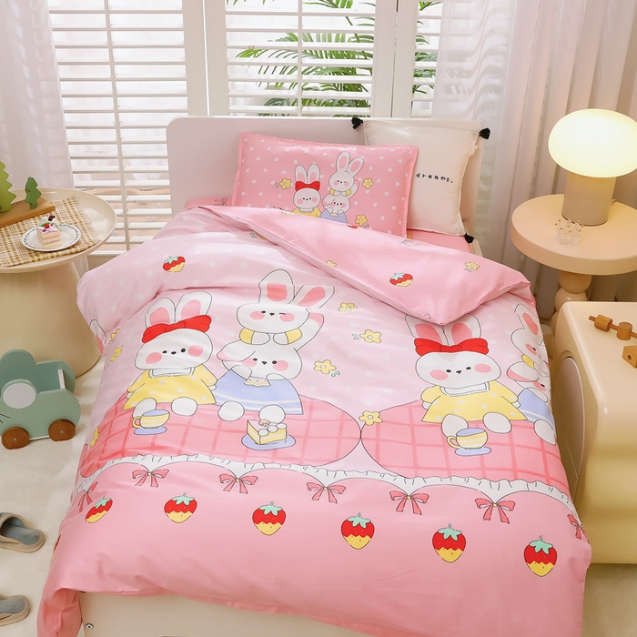 91家纺网 家纺一手货源 找家纺 鱼宝 2025新款全棉幼儿园套件 三件套—童真系列 乖乖兔