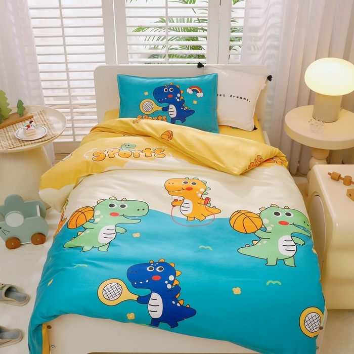 91家纺网 家纺一手货源 找家纺 鱼宝 2025新款全棉幼儿园套件 三件套—童真系列 恐龙运动员