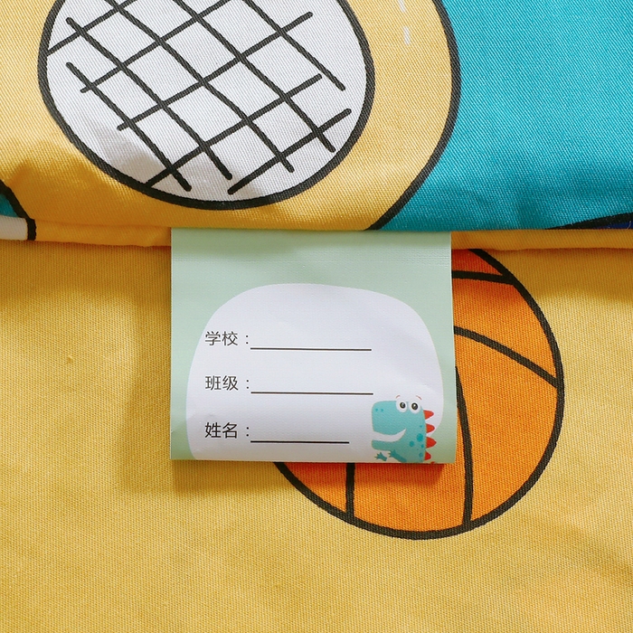 91家纺网 家纺一手货源 找家纺 鱼宝 2025新款全棉幼儿园套件 三件套—童真系列 恐龙运动员