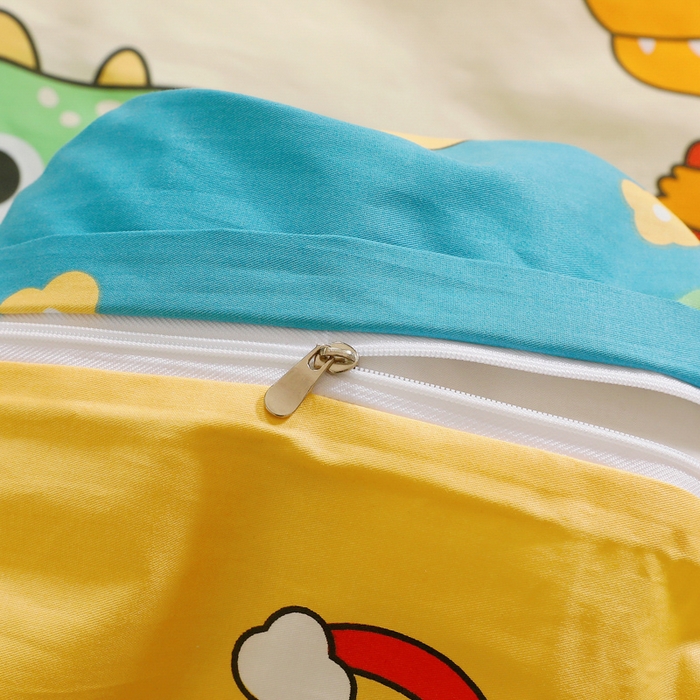 91家纺网 家纺一手货源 找家纺 鱼宝 2025新款全棉幼儿园套件 三件套—童真系列 恐龙运动员