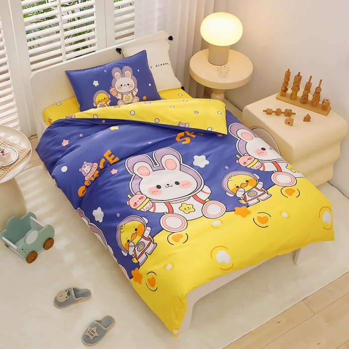 91家纺网 家纺一手货源 找家纺 鱼宝 2025新款全棉幼儿园套件 三件套—童真系列 星空小兔