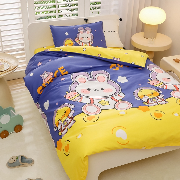 91家纺网 家纺一手货源 找家纺 鱼宝 2025新款全棉幼儿园套件 三件套—童真系列 星空小兔