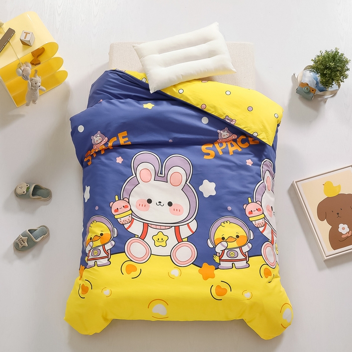 91家纺网 家纺一手货源 找家纺 鱼宝 2025新款全棉幼儿园套件 三件套—童真系列 星空小兔