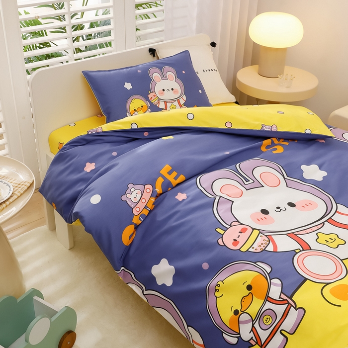 91家纺网 家纺一手货源 找家纺 鱼宝 2025新款全棉幼儿园套件 三件套—童真系列 星空小兔