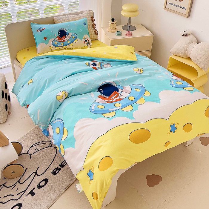 91家纺网 家纺一手货源 找家纺 鱼宝 2025新款全棉幼儿园套件 三件套—童真系列 宇宙飞船