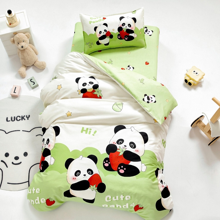 91家纺网 家纺一手货源 找家纺 鱼宝 2025新款全棉幼儿园套件 三件套—童真系列 哈喽熊猫