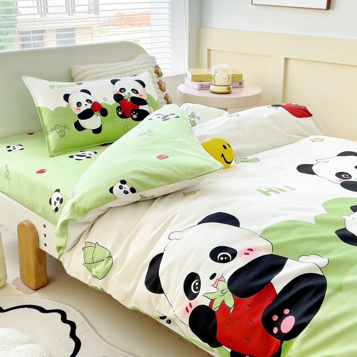 91家纺网 家纺一手货源 找家纺 鱼宝 2025新款全棉幼儿园套件 三件套—童真系列 哈喽熊猫