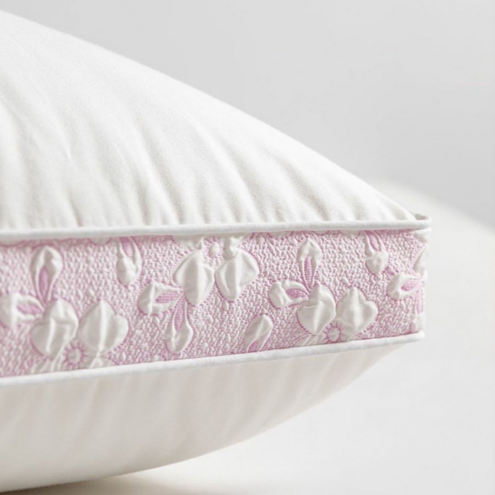 91家纺网 家纺一手货源 找家纺 小米枕芯 2025新款全棉立体单边枕头枕芯-苹果花 宽边粉-高枕800克