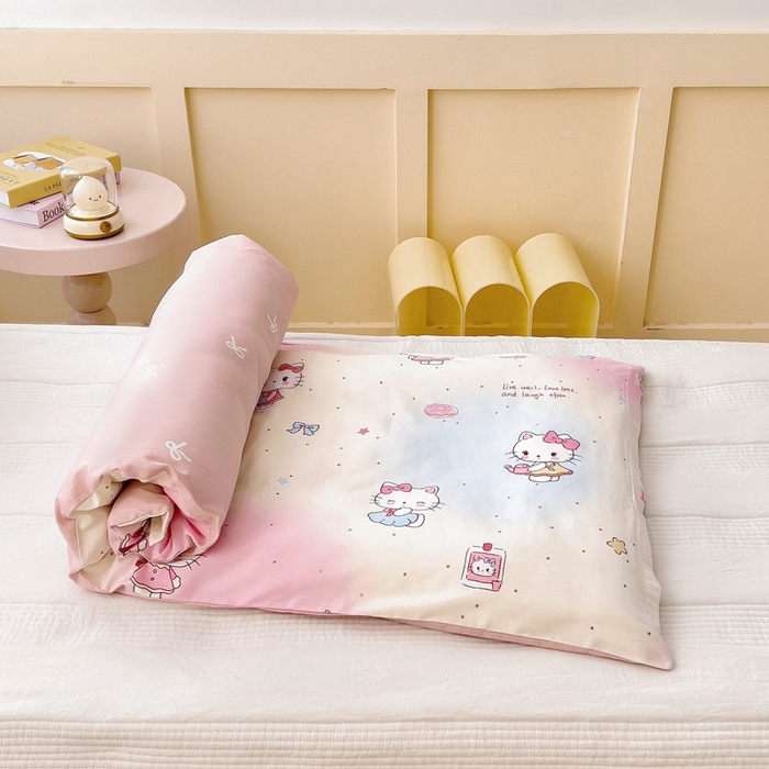 91家纺网 家纺一手货源 找家纺 鱼宝 2025新款全棉幼儿园套件 三件套—童真系列 梦幻猫咪