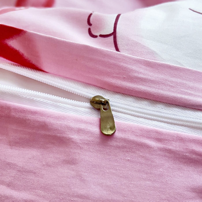 91家纺网 家纺一手货源 找家纺 鱼宝 2025新款全棉幼儿园套件 三件套—童真系列 草莓兔