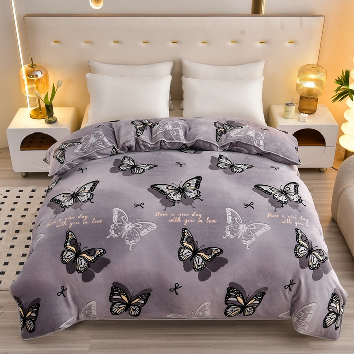 91家纺网 家纺一手货源 找家纺 芯诗曼2025新款8.5斤直播热款高克重牛奶绒法莱绒水晶金貂法莱绒四件套 梦蝶