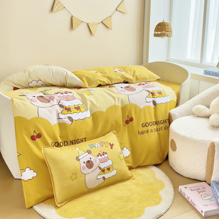 91家纺网 家纺一手货源 找家纺 鱼宝 2025新款全棉幼儿园套件 三件套—童真系列 蛋糕卡卡