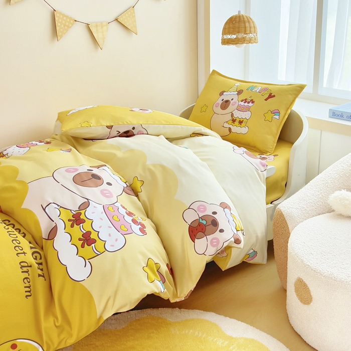 91家纺网 家纺一手货源 找家纺 鱼宝 2025新款全棉幼儿园套件 三件套—童真系列 蛋糕卡卡