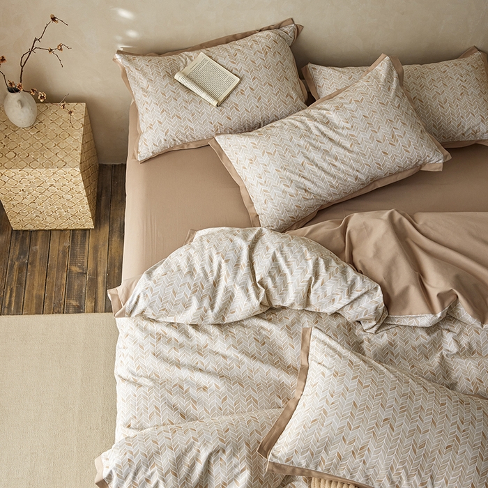 91家纺网 家纺一手货源 找家纺 千朵森 2025新款全棉高定印花磨毛拼角四件套-风格一 似锦