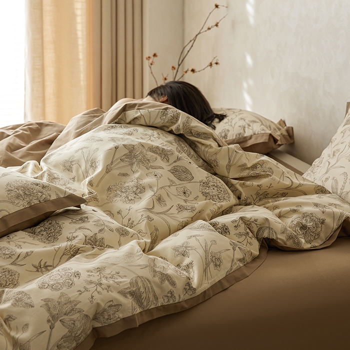 91家纺网 家纺一手货源 找家纺 千朵森 2025新款全棉高定印花磨毛拼角四件套-风格一 爱意浓