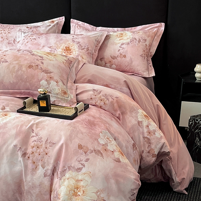 91家纺网 家纺一手货源 找家纺 格里芬 2025全棉加厚磨毛纯棉生态磨毛印花四件套 花涧-粉