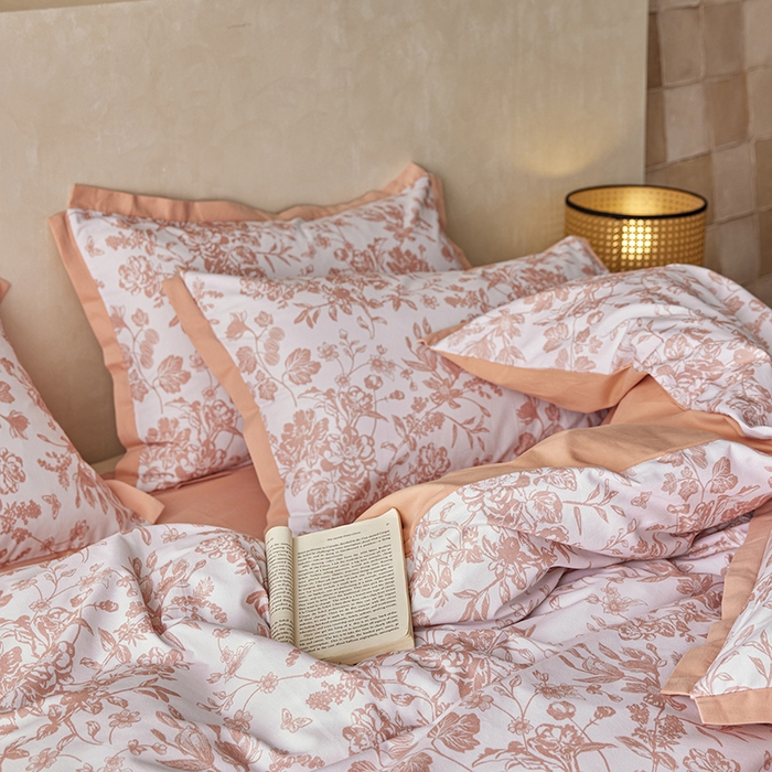 91家纺网 家纺一手货源 找家纺 千朵森 2025新款全棉高定印花磨毛拼角四件套-风格一 芳华