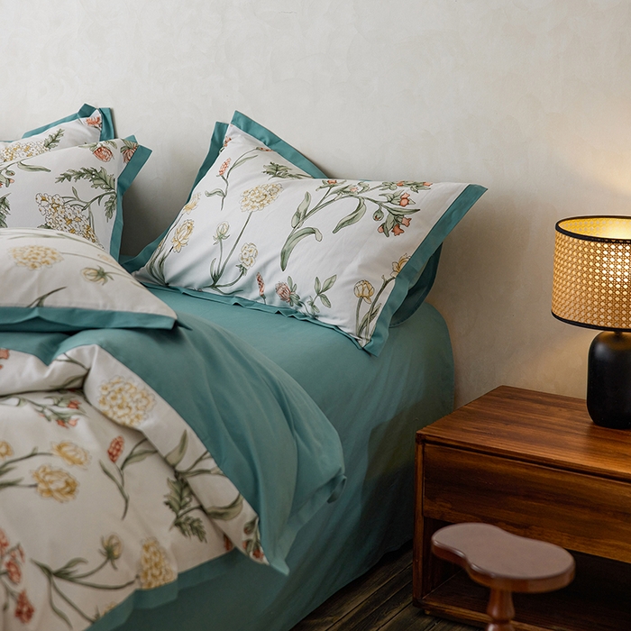 91家纺网 家纺一手货源 找家纺 千朵森 2025新款全棉高定印花磨毛拼角四件套-风格一 春晓