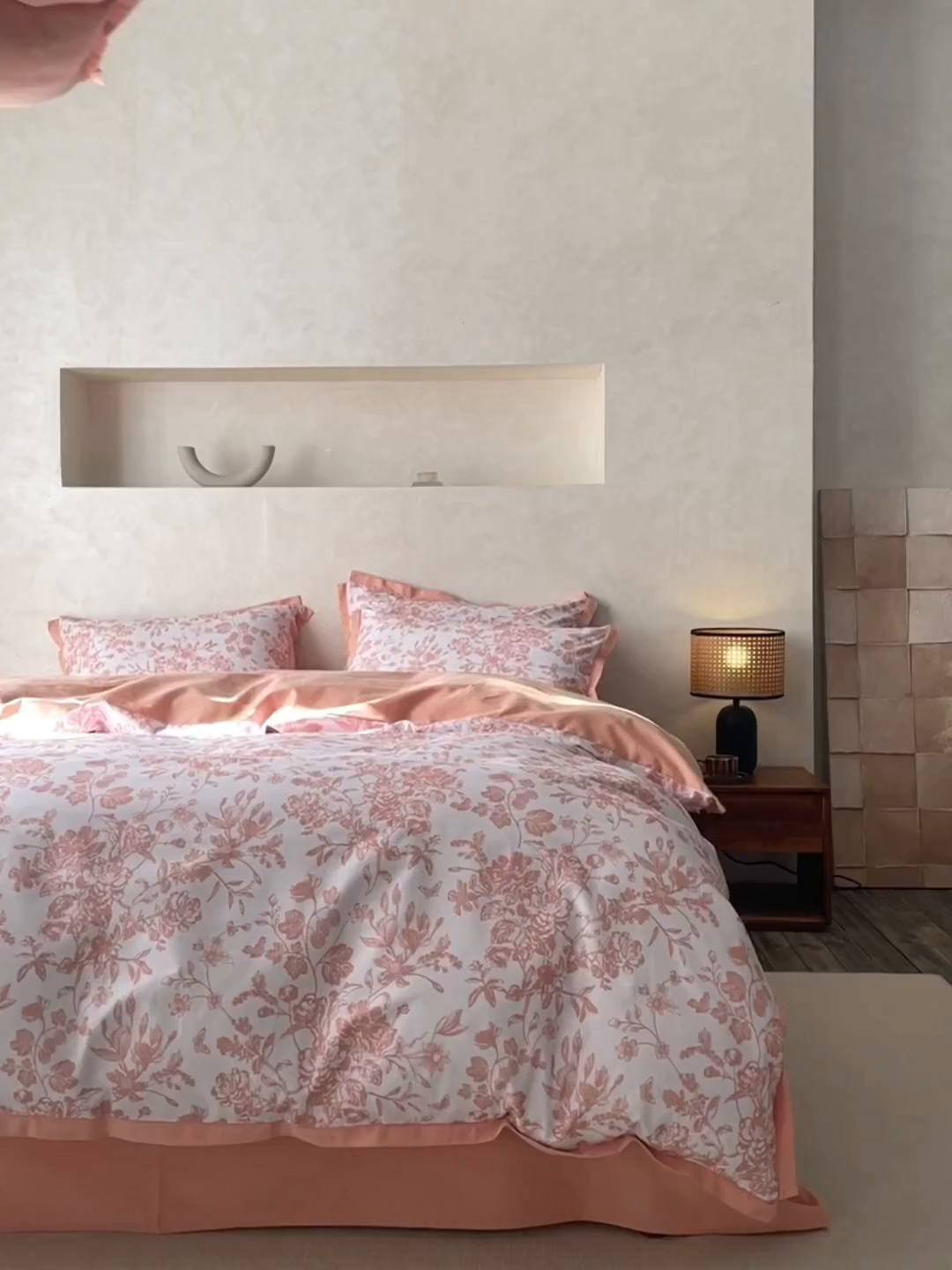 91家纺网 家纺一手货源 找家纺 千朵森 2025新款全棉高定印花磨毛拼角四件套-风格一 芳华