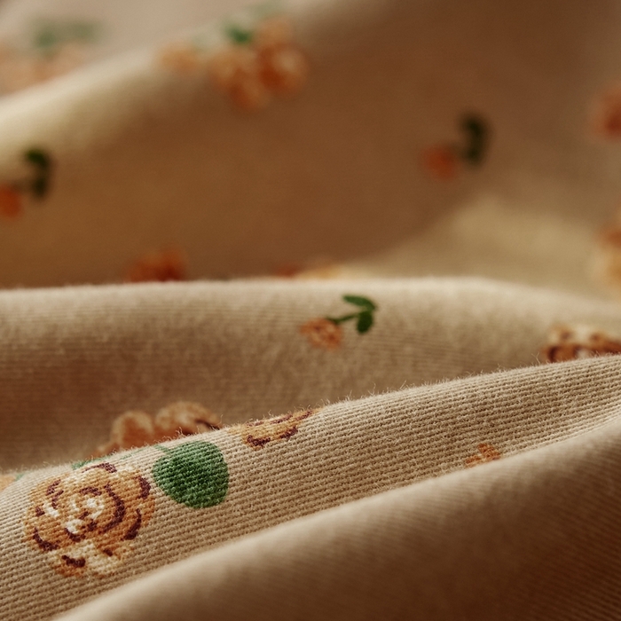 91家纺网 家纺一手货源 找家纺 千朵森 2025新款全棉高定印花磨毛拼角四件套-风格二 花香满径（咖）