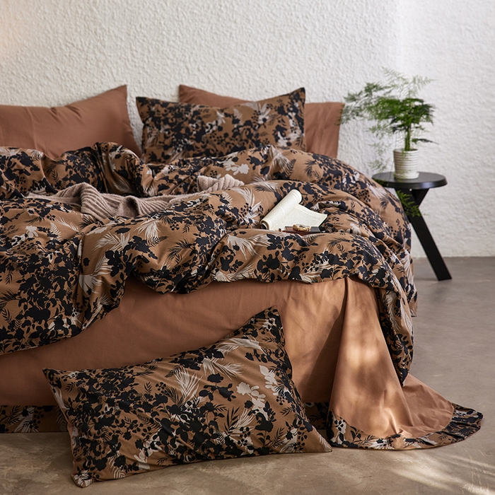 91家纺网 家纺一手货源 找家纺 千朵森 2025新款全棉高密陶瓷磨毛印花四件套 墨染