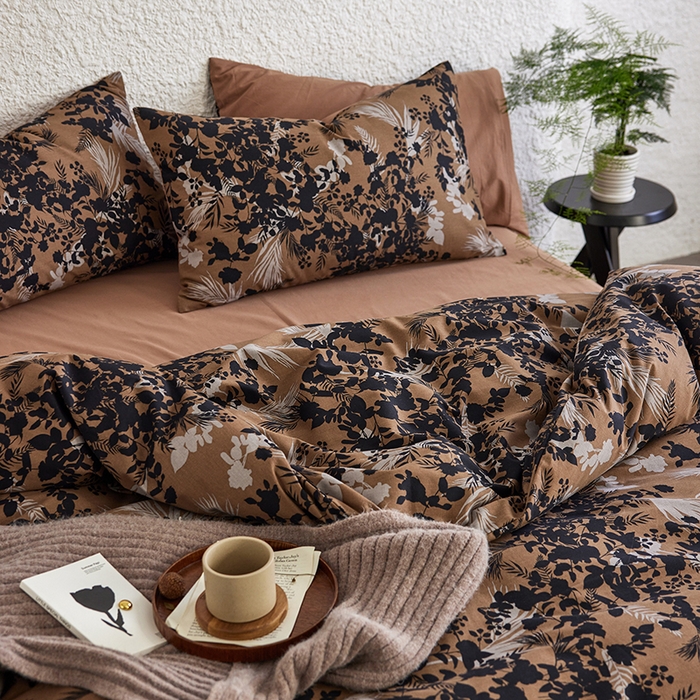 91家纺网 家纺一手货源 找家纺 千朵森 2025新款全棉高密陶瓷磨毛印花四件套 墨染