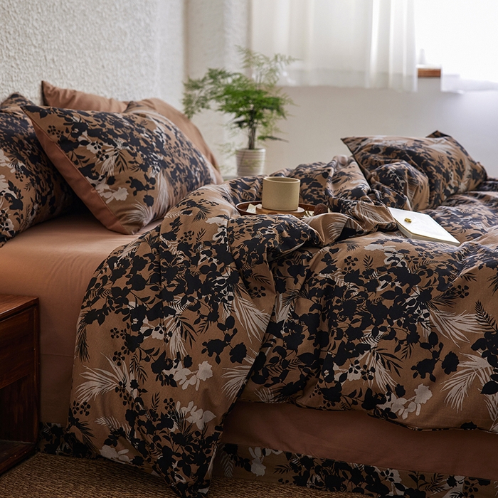 91家纺网 家纺一手货源 找家纺 千朵森 2025新款全棉高密陶瓷磨毛印花四件套 墨染