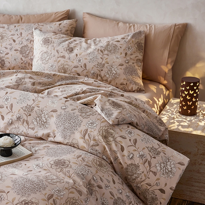 91家纺网 家纺一手货源 找家纺 千朵森 2025新款全棉高密陶瓷磨毛印花四件套 花颜