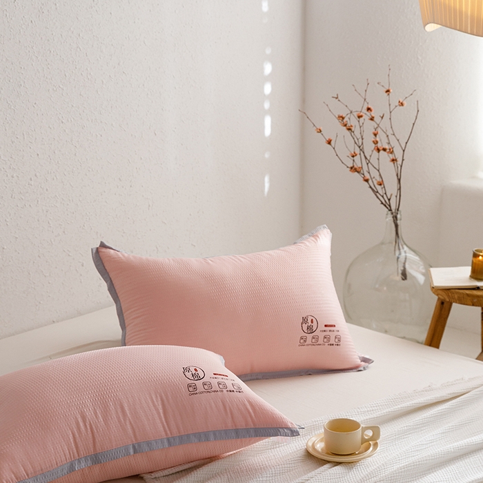 91家纺网 家纺一手货源 找家纺 小米枕芯 2025新款泡泡纱四色枕头枕芯 粉色