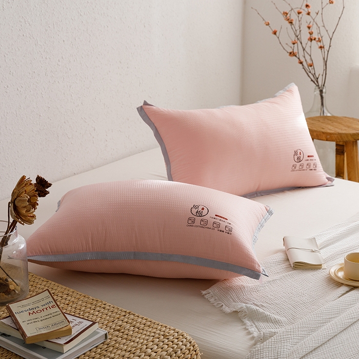 91家纺网 家纺一手货源 找家纺 小米枕芯 2025新款泡泡纱四色枕头枕芯 粉色