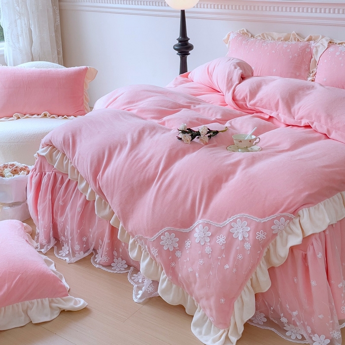 91家纺网 家纺一手货源 找家纺 睡美人 2025新款牛奶绒蕾丝款床裙四件套花仙子系列 花仙子-公主粉