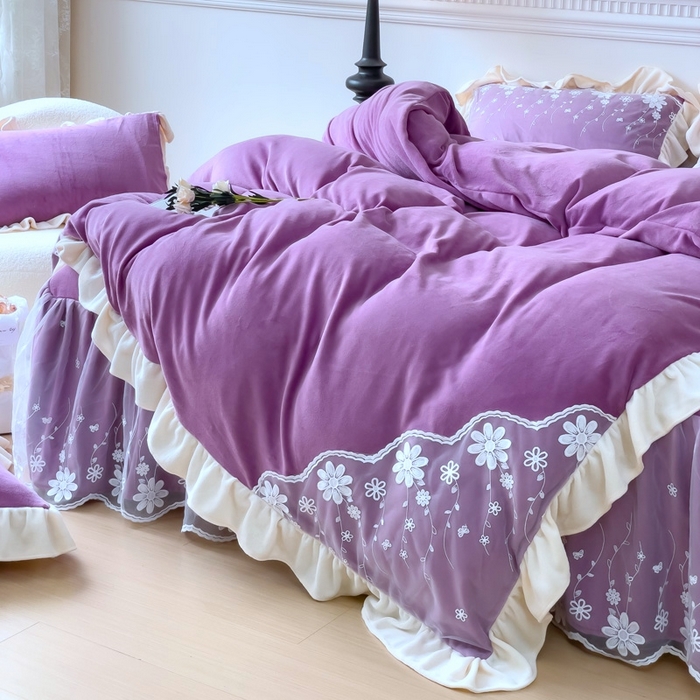 91家纺网 家纺一手货源 找家纺 睡美人 2025新款牛奶绒蕾丝款床裙四件套花仙子系列 花仙子-薰衣紫