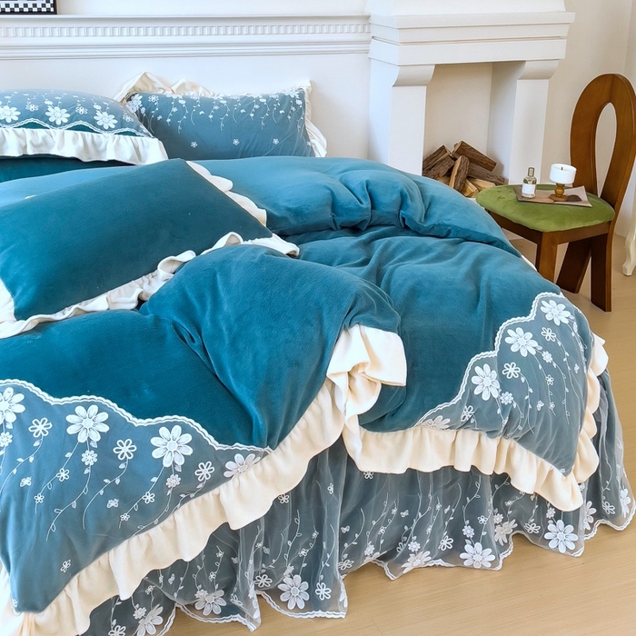 91家纺网 家纺一手货源 找家纺 睡美人 2025新款牛奶绒蕾丝款床裙四件套花仙子系列 花仙子-星空蓝