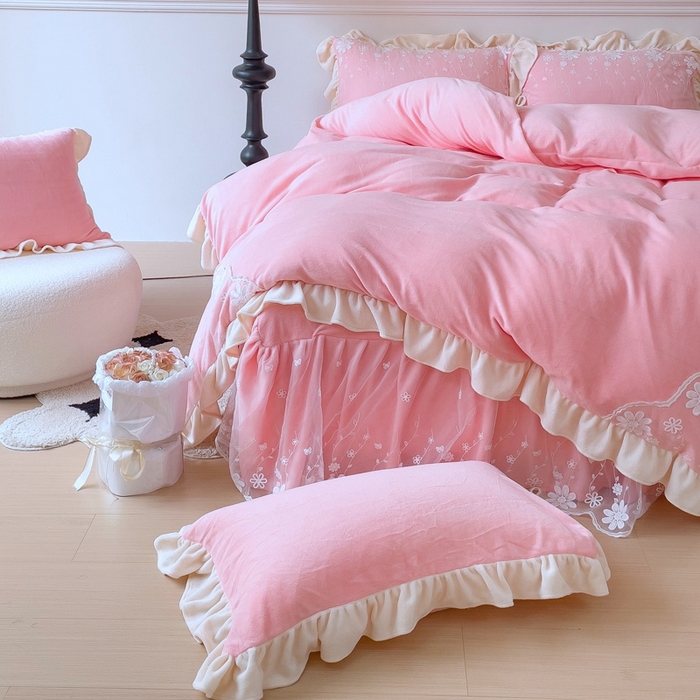 91家纺网 家纺一手货源 找家纺 睡美人 2025新款牛奶绒蕾丝款床裙四件套花仙子系列 花仙子-公主粉