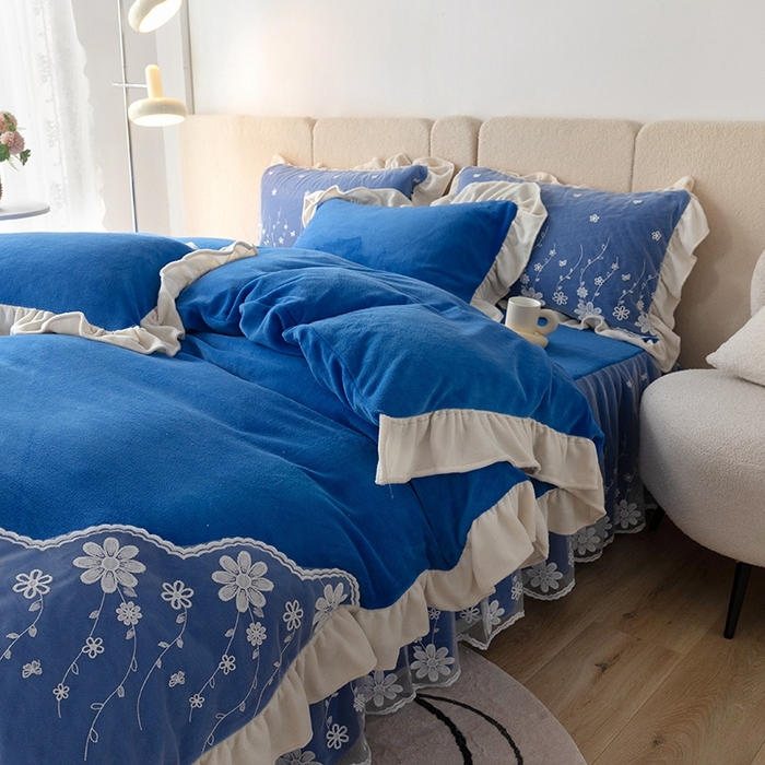 91家纺网 家纺一手货源 找家纺 睡美人 2025新款牛奶绒蕾丝款床裙四件套花仙子系列 花仙子-梦幻蓝