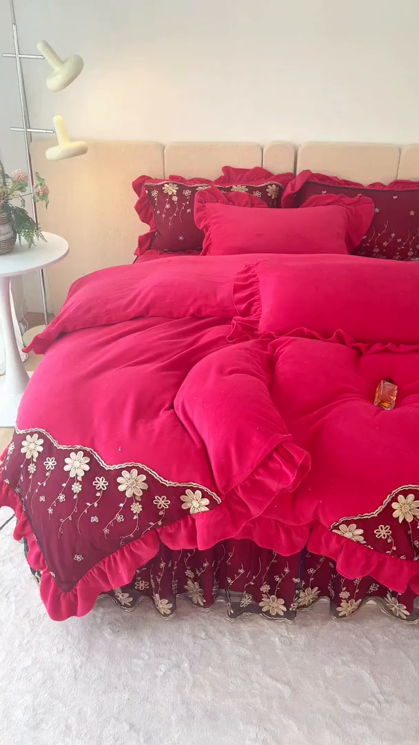 91家纺网 家纺一手货源 找家纺 睡美人 2025新款牛奶绒蕾丝款床裙四件套花仙子系列 花仙子-酒红色