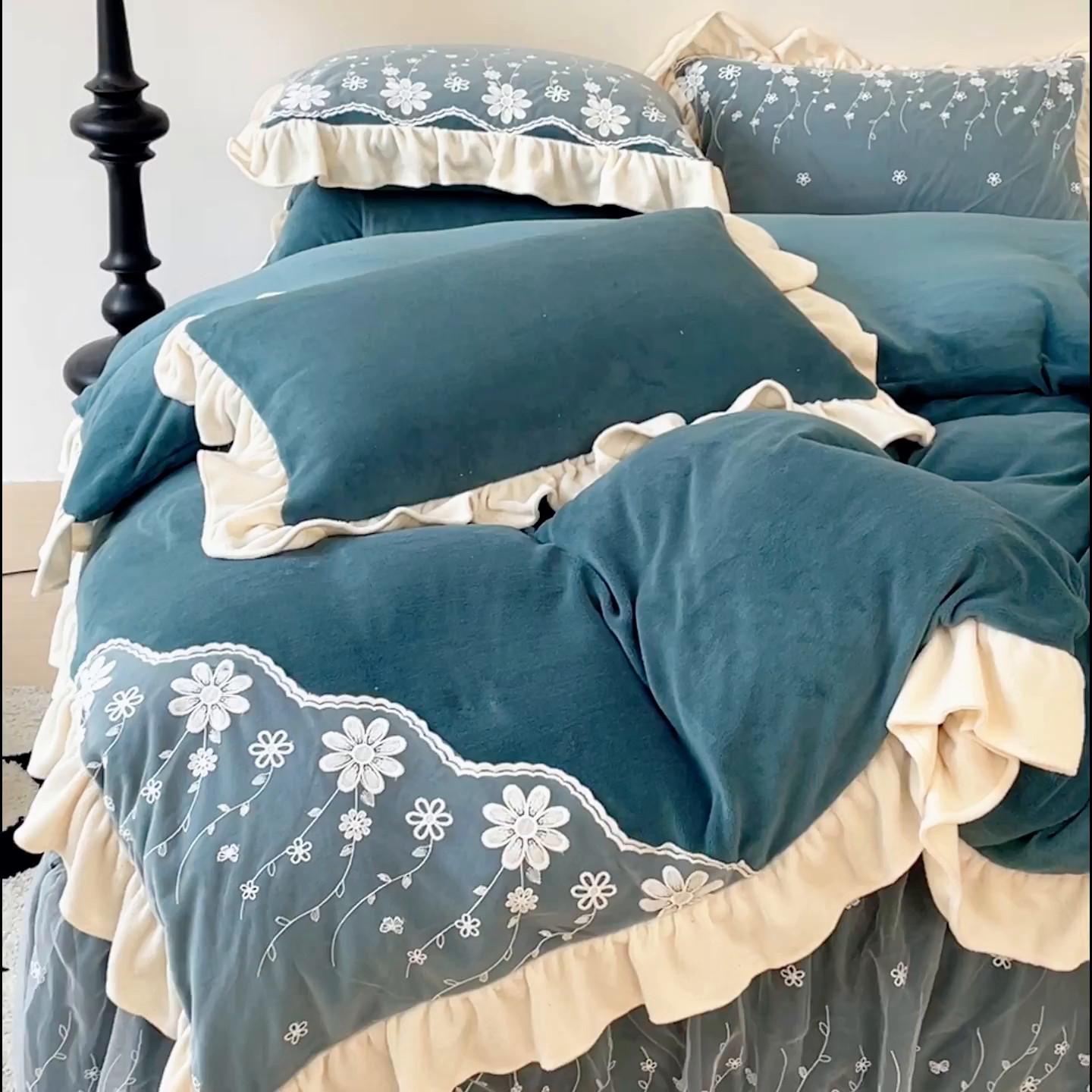 91家纺网 家纺一手货源 找家纺 睡美人 2025新款牛奶绒蕾丝款床裙四件套花仙子系列 花仙子-星空蓝