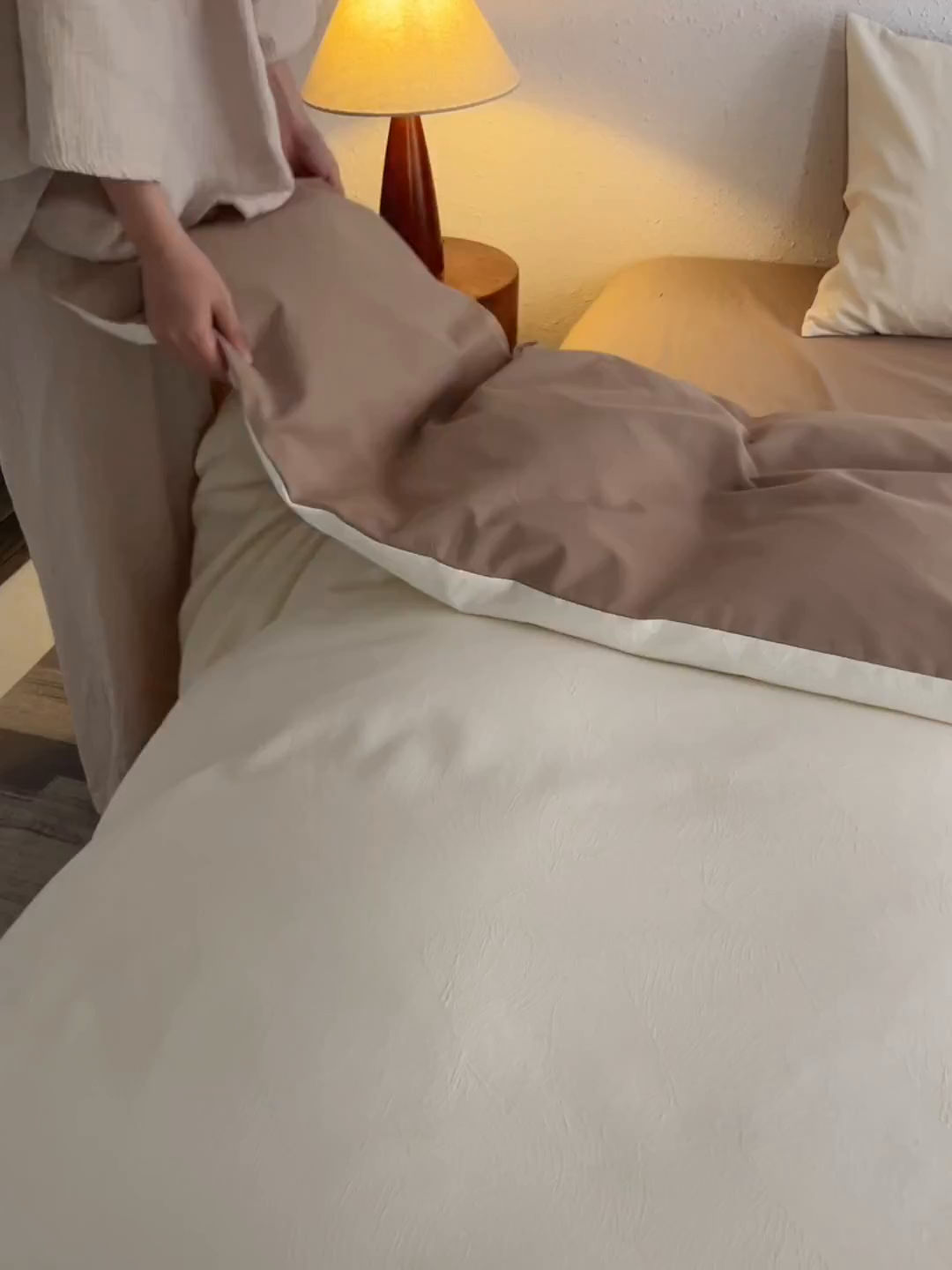 91家纺网 家纺一手货源 找家纺 千朵森 2025新款全棉色织提花磨毛四件套-风格一 欧佩斯-奶杏