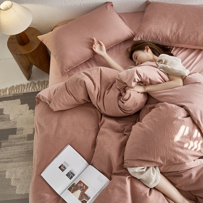 91家纺网 家纺一手货源 找家纺 千朵森 2025新款全棉色织提花磨毛四件套-风格一 欧佩斯-云霜