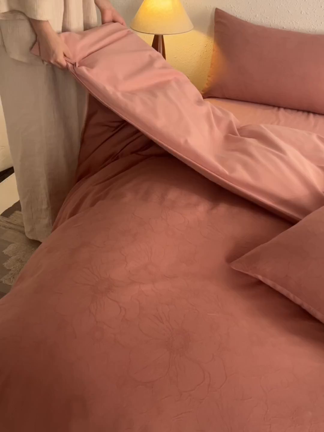 91家纺网 家纺一手货源 找家纺 千朵森 2025新款全棉色织提花磨毛四件套-风格一 欧佩斯-云霜