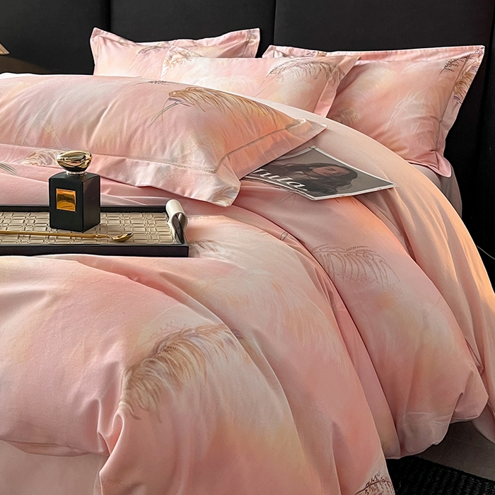 91家纺网 家纺一手货源 找家纺 格里芬 2025全棉加厚磨毛纯棉生态磨毛印花四件套 卢雪眠-粉