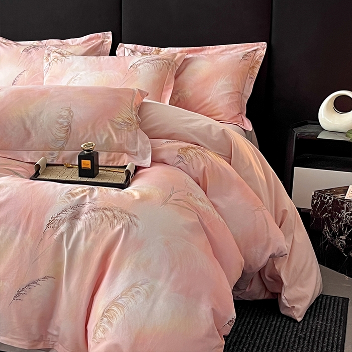 91家纺网 家纺一手货源 找家纺 格里芬 2025全棉加厚磨毛纯棉生态磨毛印花四件套 卢雪眠-粉