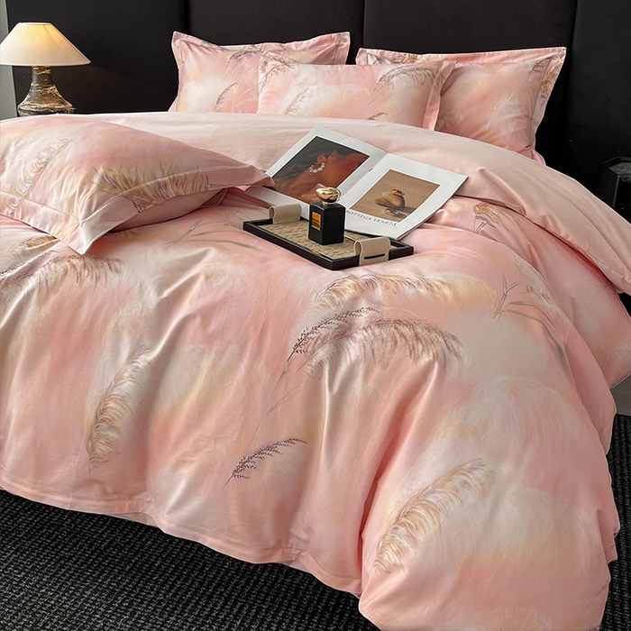 91家纺网 家纺一手货源 找家纺 格里芬 2025全棉加厚磨毛纯棉生态磨毛印花四件套 卢雪眠-粉