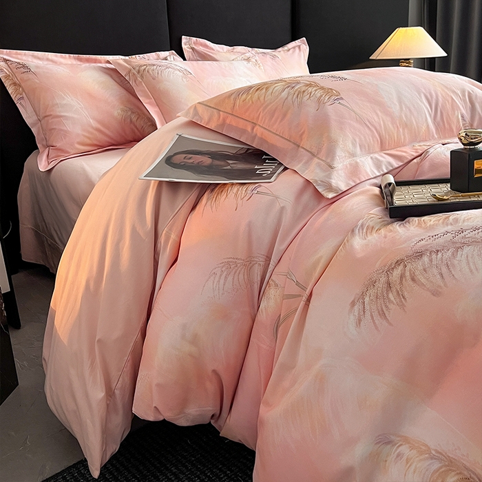 91家纺网 家纺一手货源 找家纺 格里芬 2025全棉加厚磨毛纯棉生态磨毛印花四件套 卢雪眠-粉