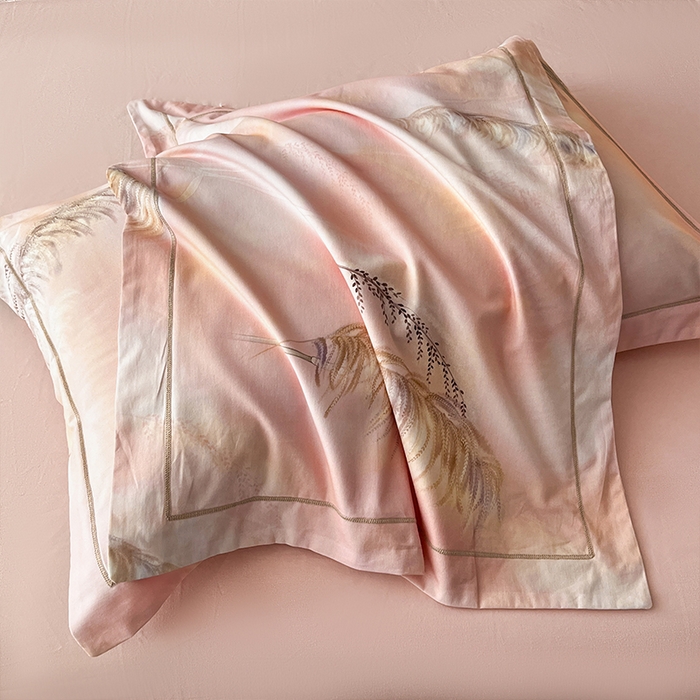 91家纺网 家纺一手货源 找家纺 格里芬 2025全棉加厚磨毛纯棉生态磨毛印花四件套 卢雪眠-粉