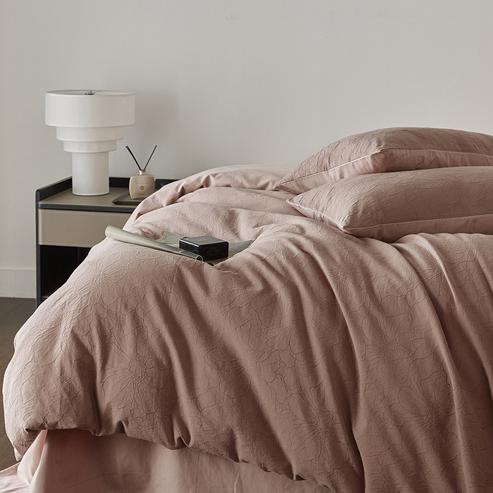 91家纺网 家纺一手货源 找家纺 千朵森 2025新款全棉色织提花磨毛四件套-风格二 欧佩斯-云霜