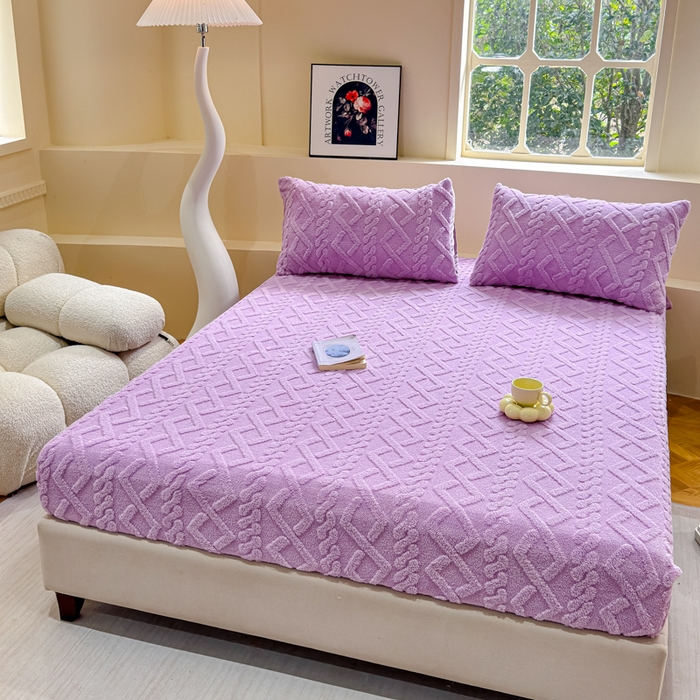 91家纺网 家纺一手货源 找家纺 睡美人 2025新款塔芙绒纯色立体雕花床笠三件套 塔芙绒香叶紫