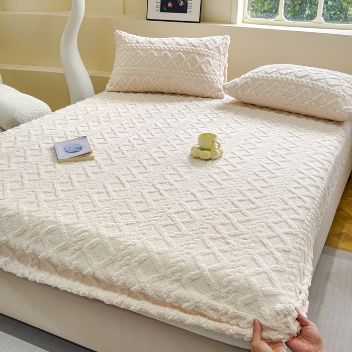 91家纺网 家纺一手货源 找家纺 （总）睡美人 2025新款塔芙绒纯色立体雕花床笠三件套