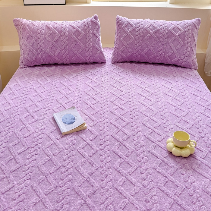 91家纺网 家纺一手货源 找家纺 睡美人 2025新款塔芙绒纯色立体雕花床笠三件套 塔芙绒香叶紫